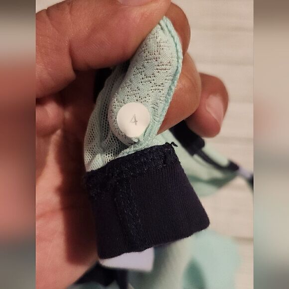 Lululemon Athletica Practice Freely Tank Top Size 4 - Picture 9 of 9